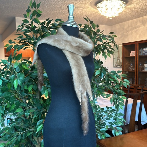 Beautiful Vintage Mink Fur Stole with feet and tails Luxurious fur scarf collar - Picture 12 of 12